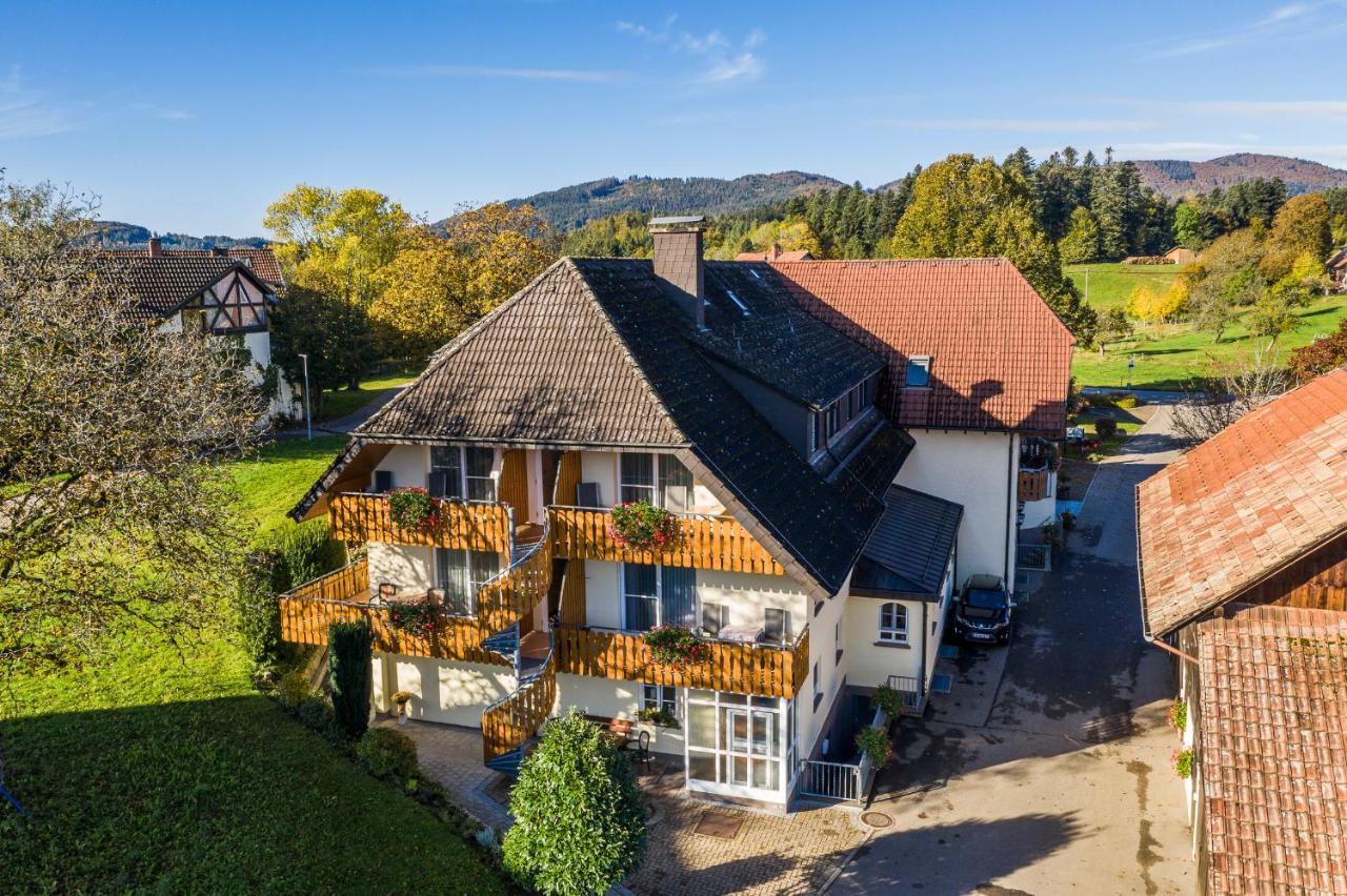 Hotel-Restaurant Sennhuette Im Herzen Des Suedschwarzwalds Kleines Wiesental Dış mekan fotoğraf